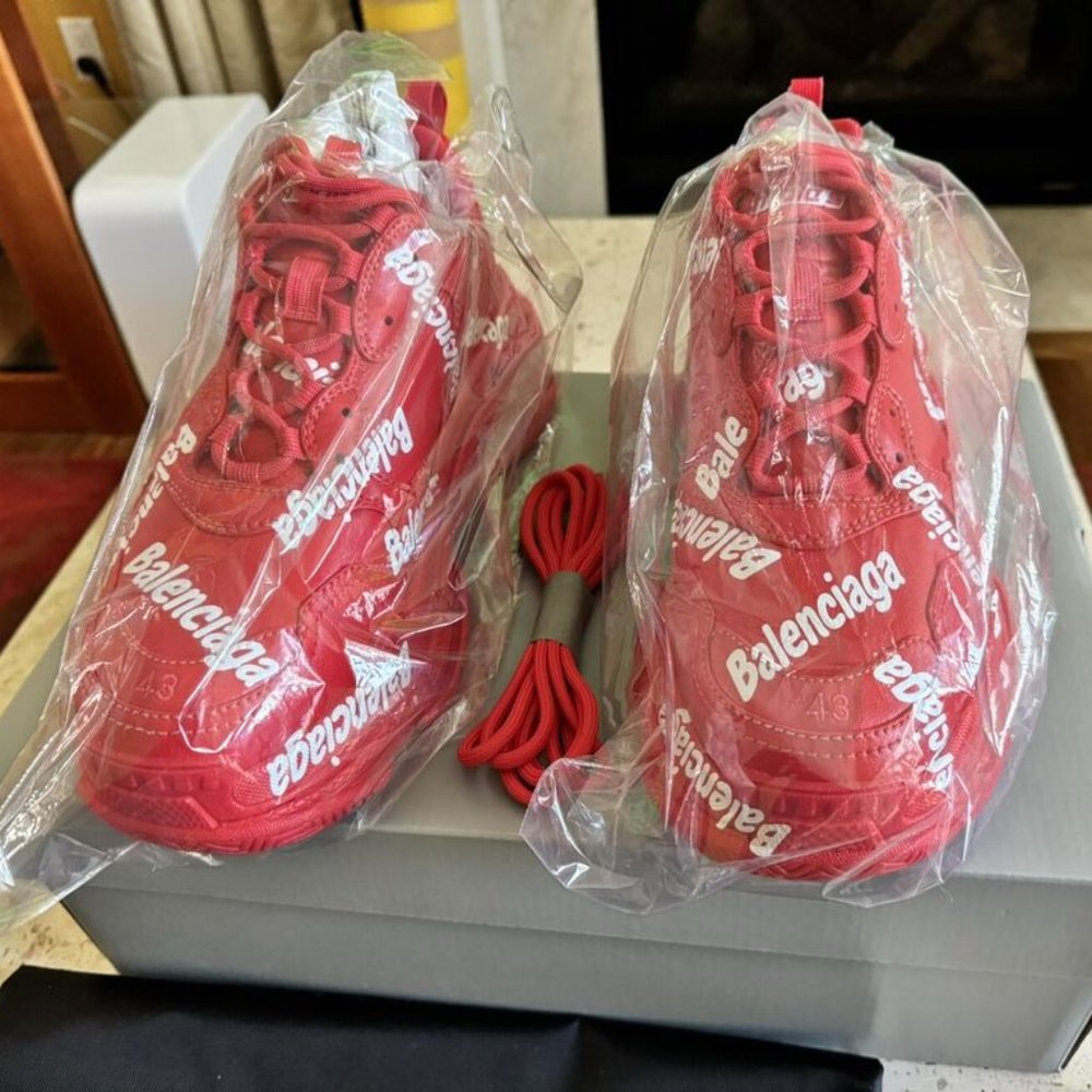 BALENCIAGA TRIPLE S ALLOVER LOGOTYPE 42 (US 9) BRAND NEW IN-BOX! - Picture 12 of 13